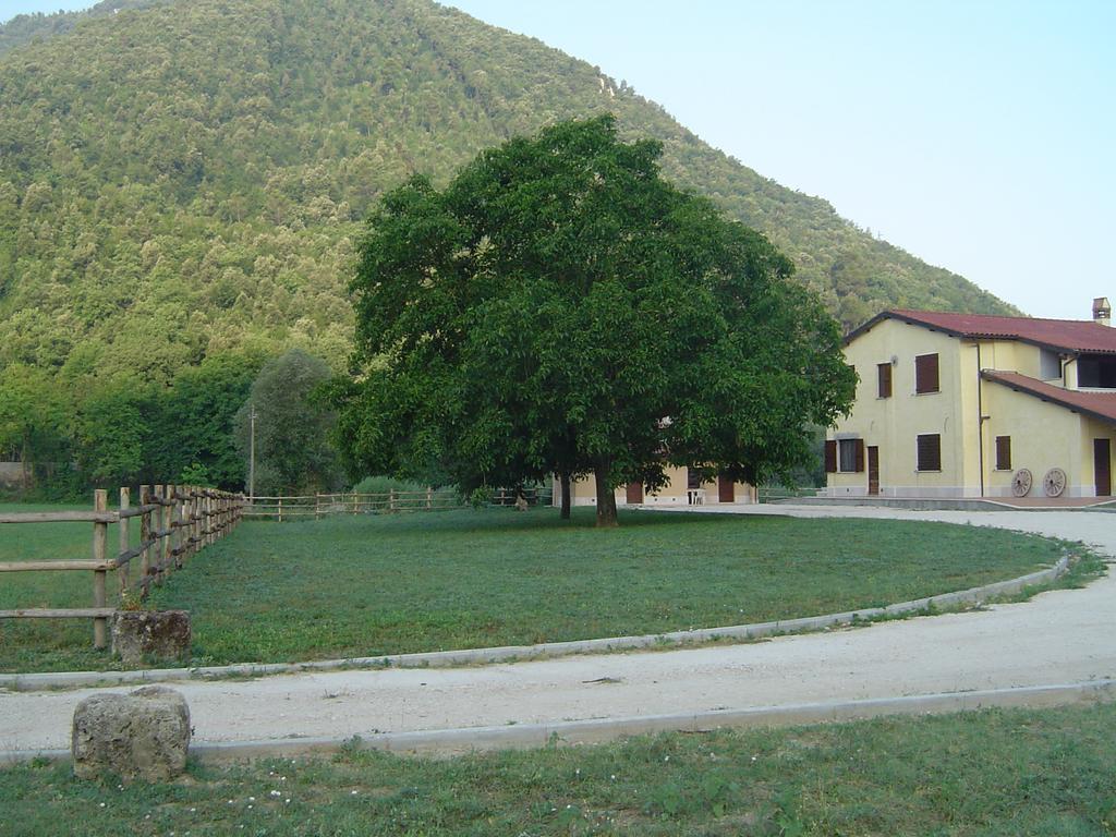 L' Antico Casale Villa Le Marmore Buitenkant foto